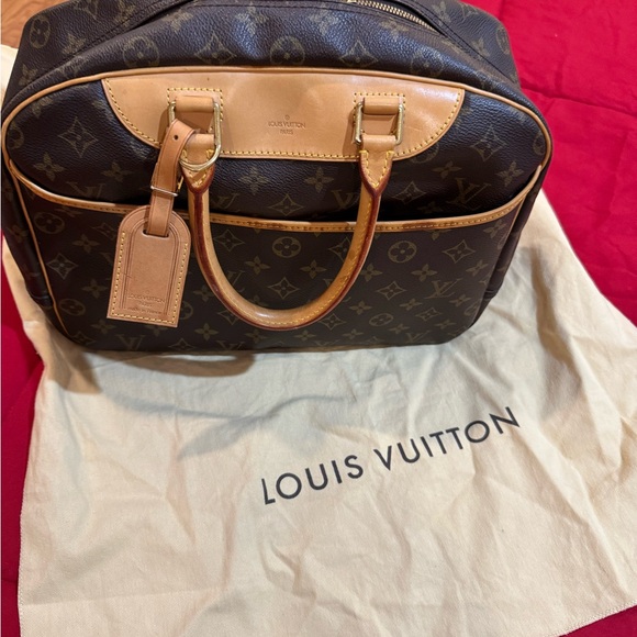 Preloved beautiful condition Louis Vuitton DeauvilleBag - Picture 3 of 16
